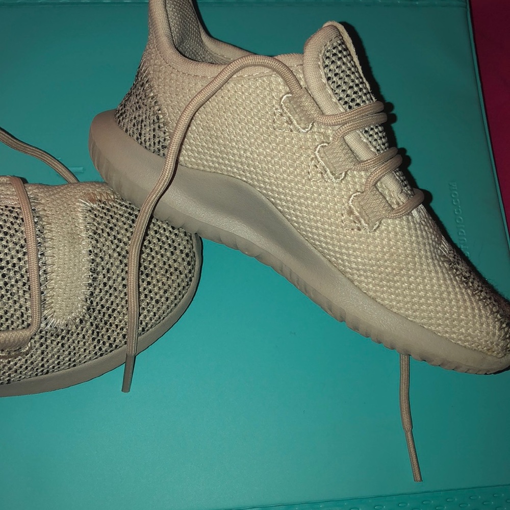 Adida shoes - Picture 3 of 4